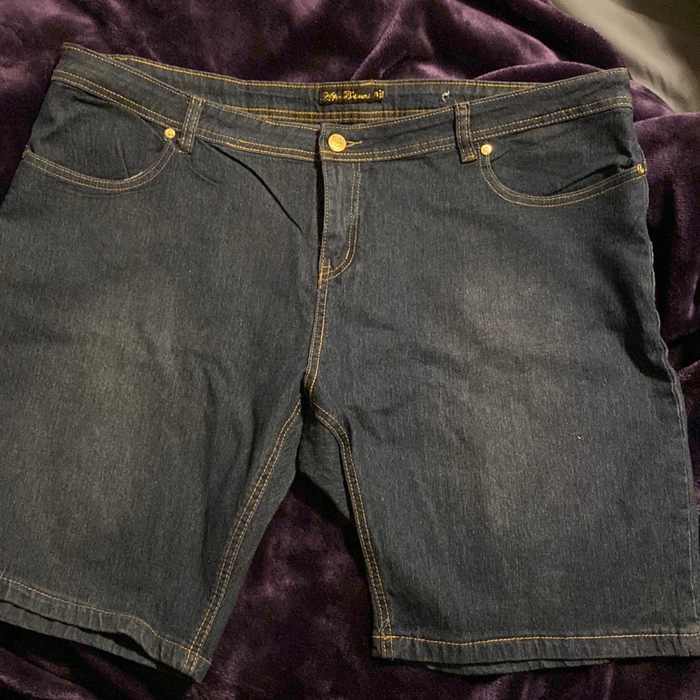 Apple Bottoms shorts plus size 20 smoke free home never worn